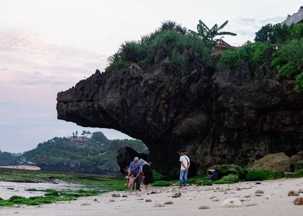 Lokasi Pantai Somandeng