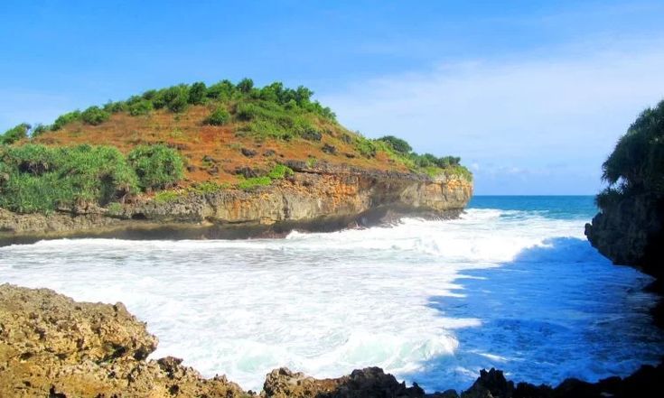 Aktivitas Pantai Ngrawah