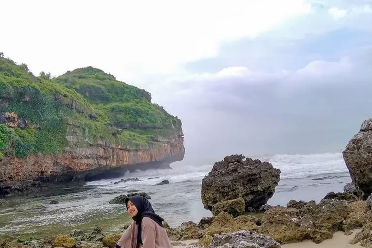 Aktivitas di Pantai Butuh