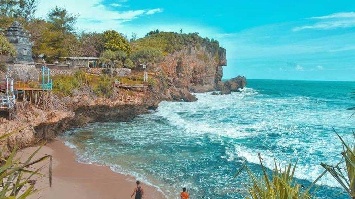 Daya Tarik Pantai Butuh