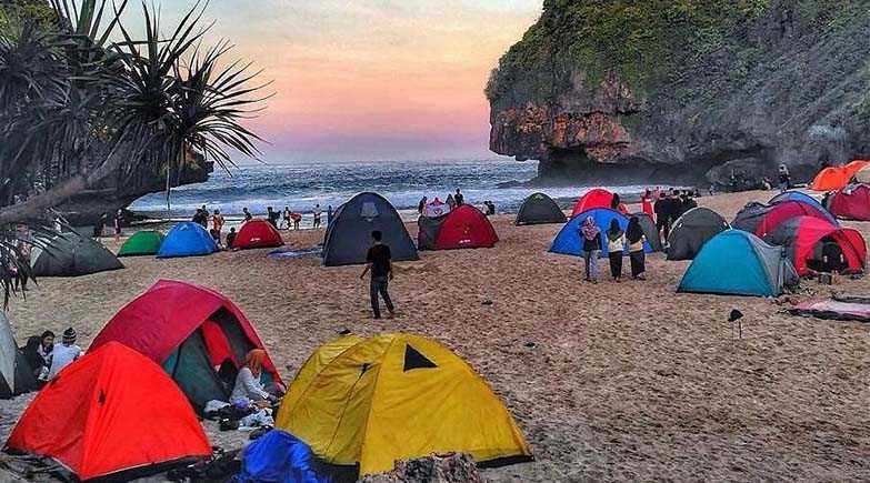 Camping di Pantai Greweng