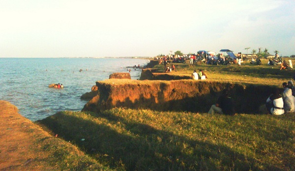 Aktivitas di Pantai Cluakan