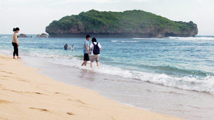 Aktivitas Pantai Dadap Ayam