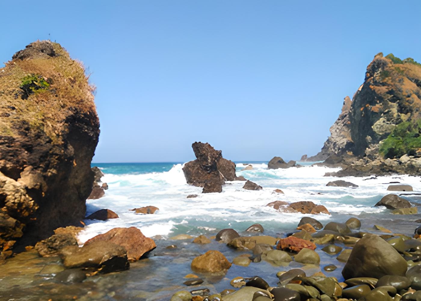 Pantai Watu Lumbung