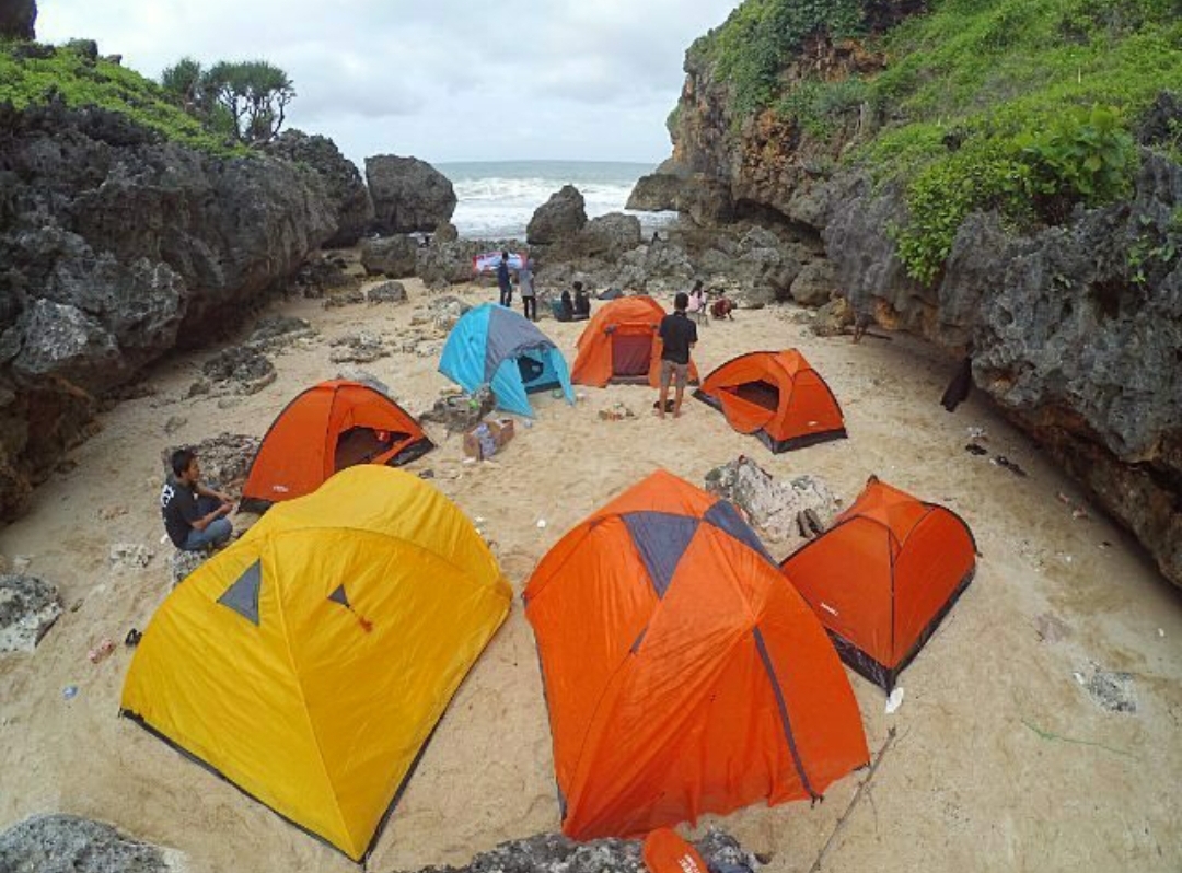 camping di pantai mbirit