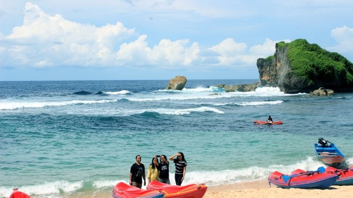 Aktivitas di Pantai Ngandong