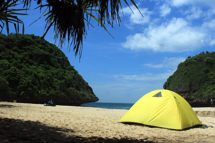 pantai di jogja buat ngecamp