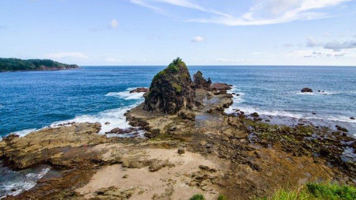 Pantai Watu Lumbung