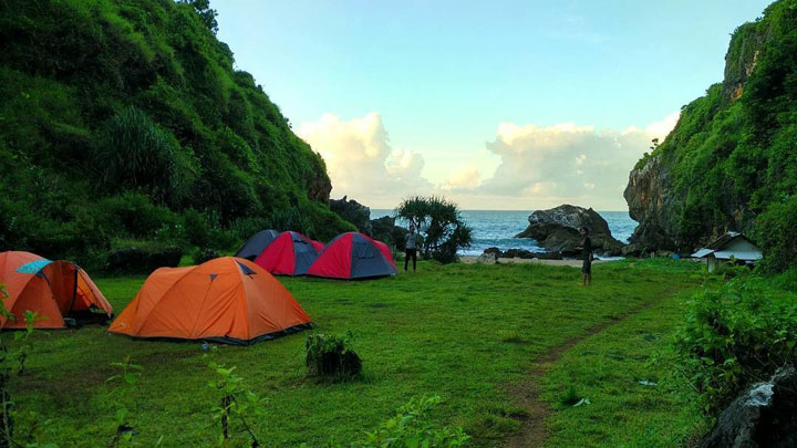 pantai wohkudu camping
