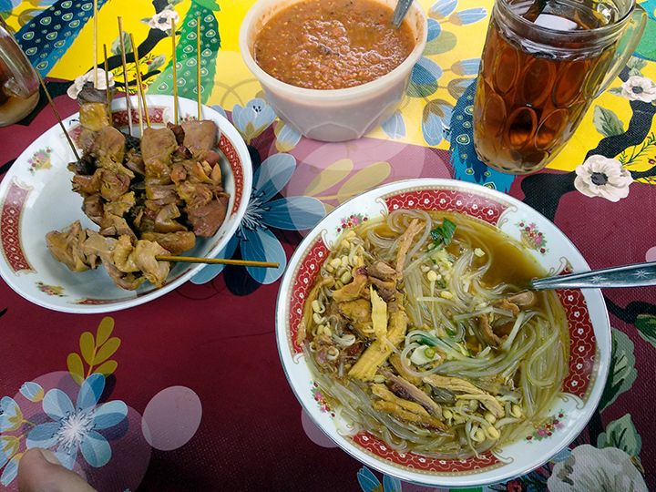 Soto Ayam Pak Dalbe