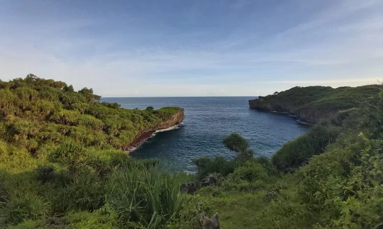 pantai pulau kalong