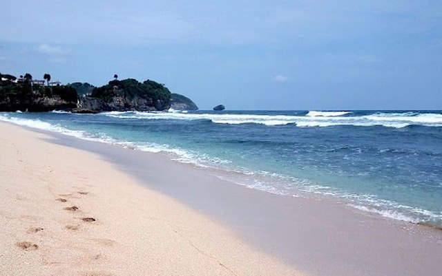 pantai ngreslangu