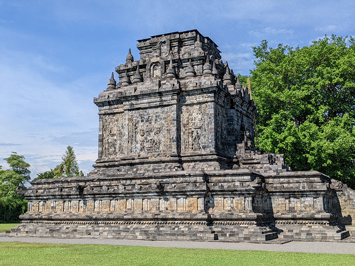 candi mendut dan candi borobudur terletak di magelang