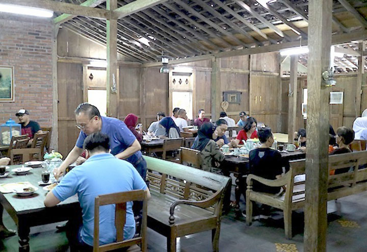 warung kopi klotok