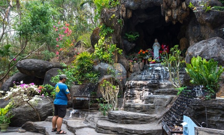 Gua Maria Watu Blencong Boro